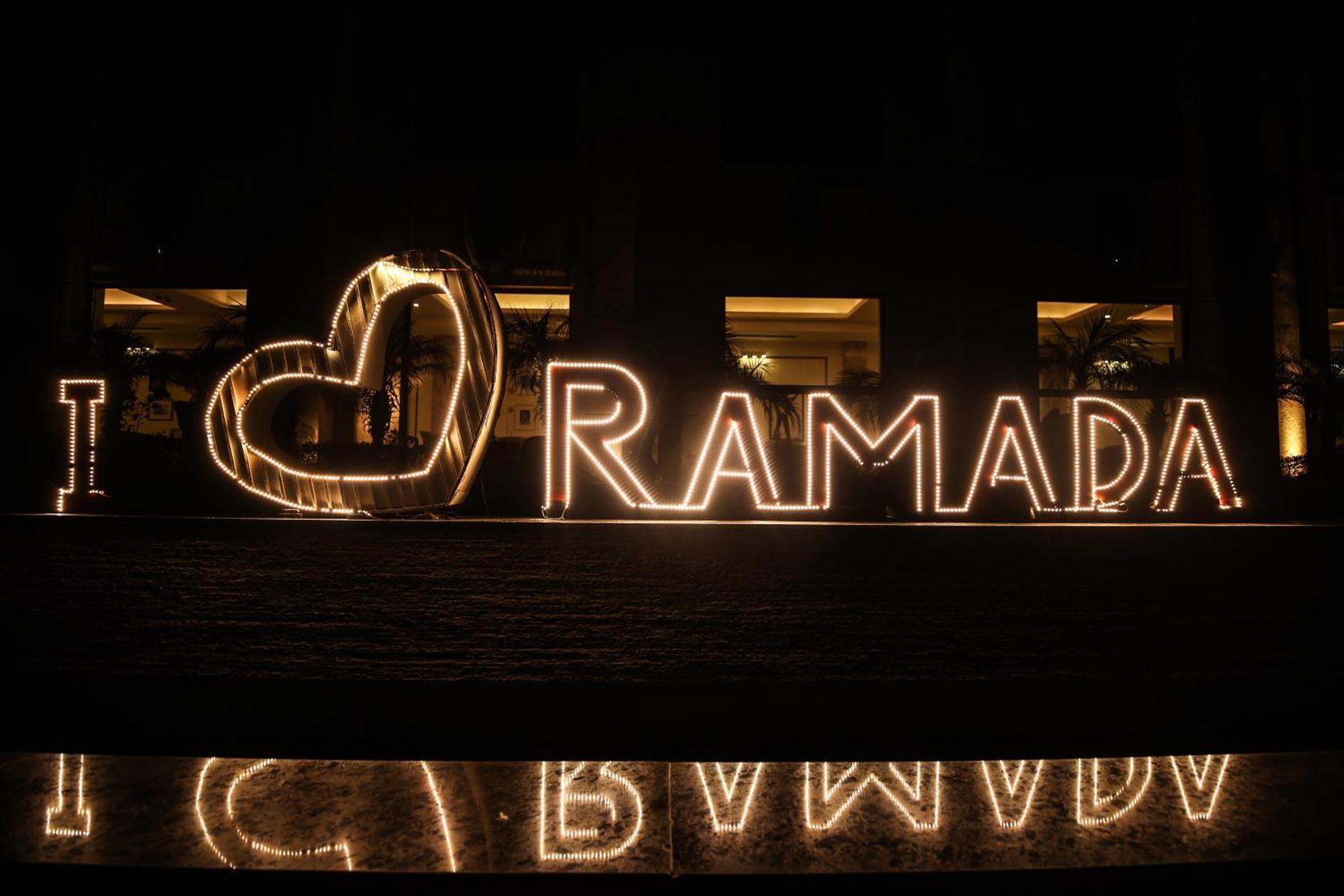 ホテル Ramada Plaza By Wyndham ラクナウ エクステリア 写真