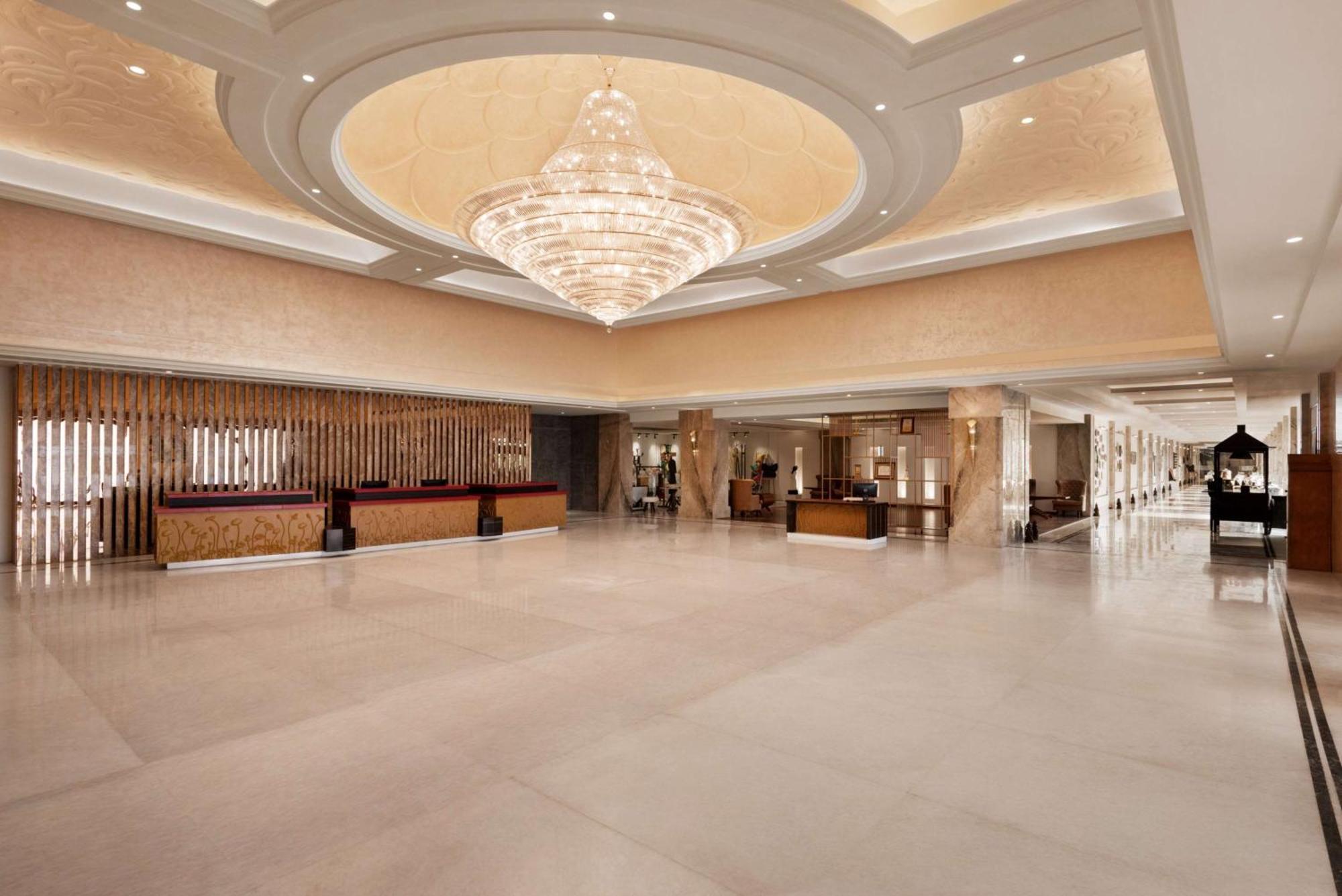 ホテル Ramada Plaza By Wyndham ラクナウ エクステリア 写真